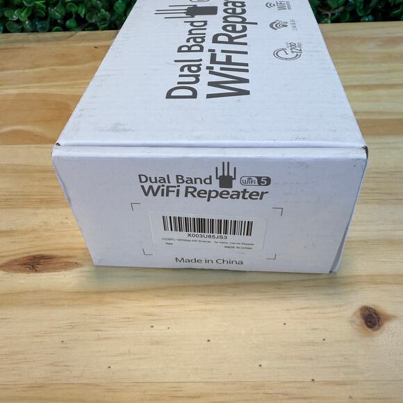 NIB Dual Band Home Wifi Repeater Extender 1200 Mps White 2.4G and 5G - Picture 5 of 7